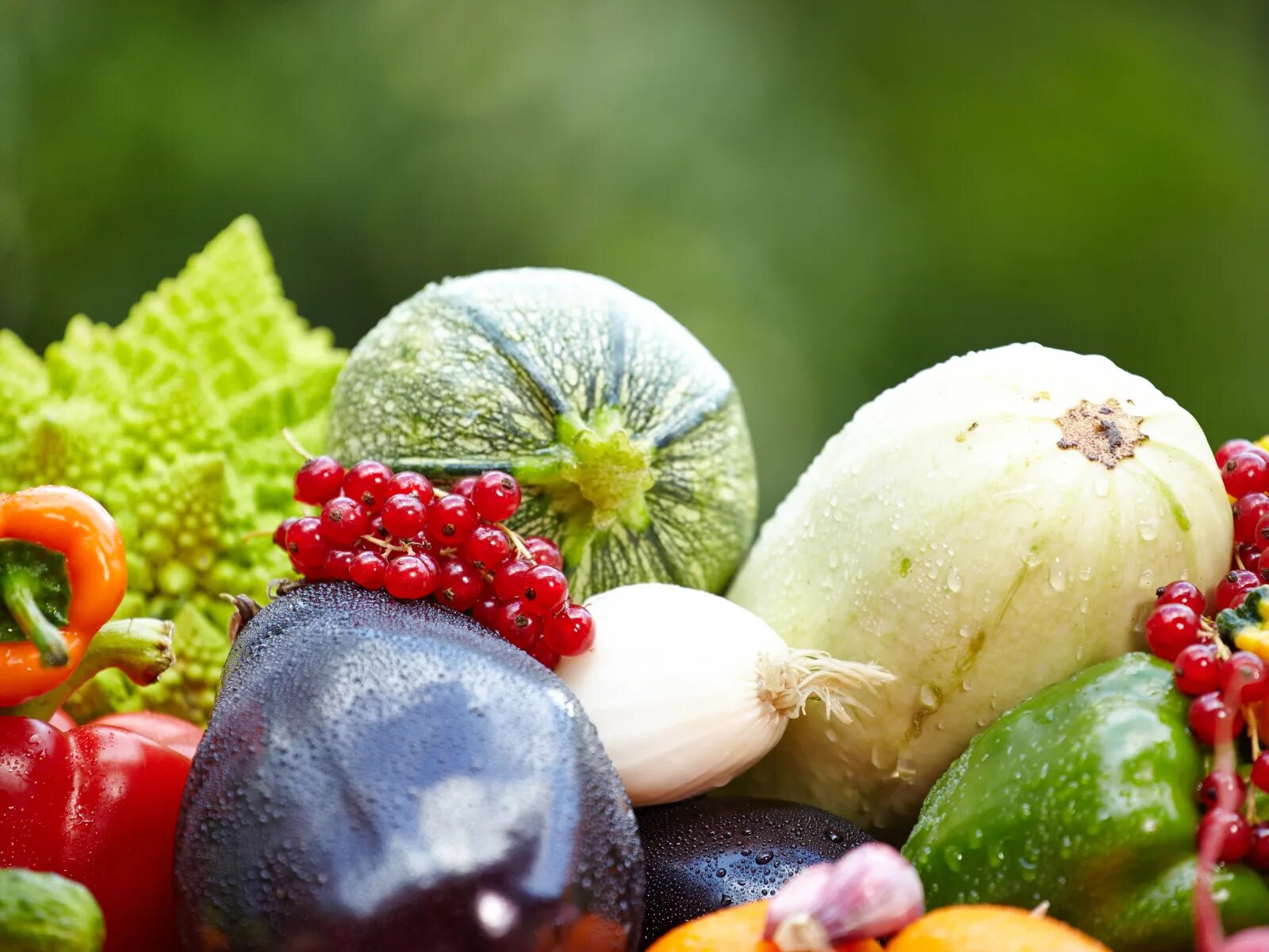 Овощ ставший фруктом. Овощи и фрукты. Овощи, фрукты, ягоды. Красивые овощи. Свежие овощи и фрукты.