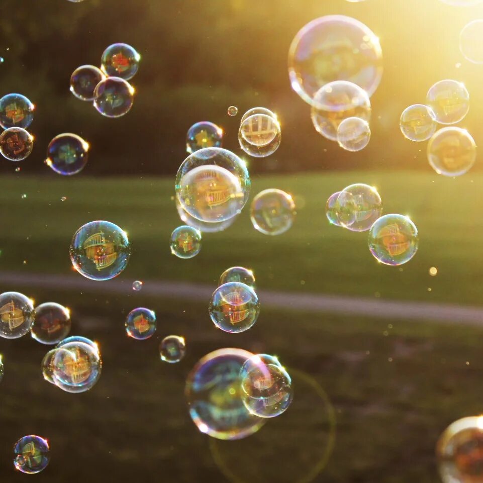 Глоток кислорода. Мыльные пузыри. Фон мыльные пузыри. Дети и мыльные пузыри. Маленькие пузырики воды.