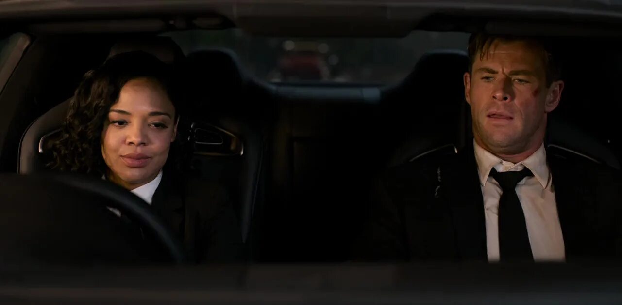 Люди в черном интернэшнл агент эйч. Agent h agent m. Люди в черном интернэшнл агент о. Agent h agent m. Крис хемсворт люди в черном интернэшнл.