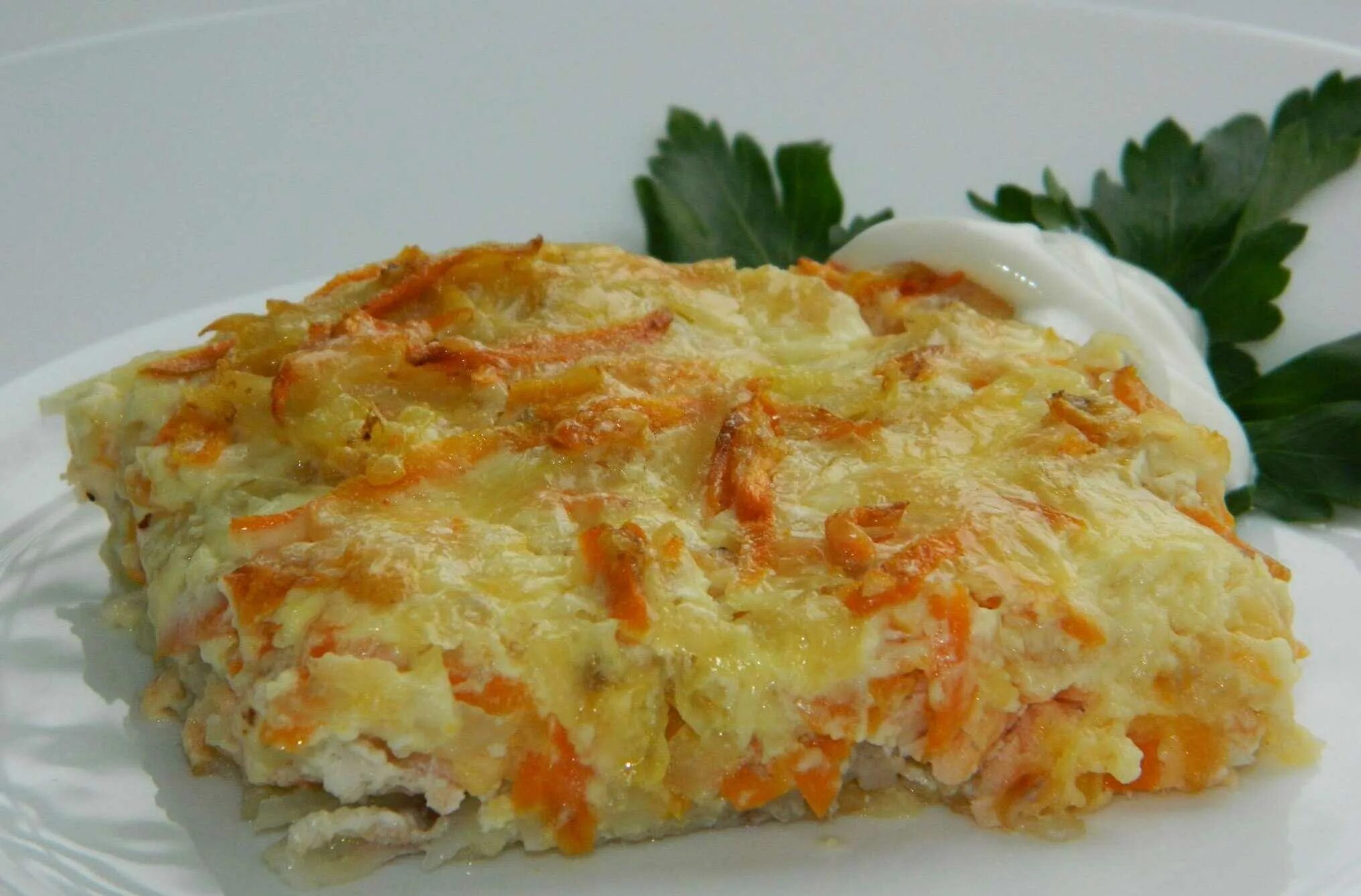 Горбуша под сыром в духовке. Морковь с сыром в духовке. Морковь с сыром в духовке. Вкусные блюда из морковки. Морковь с сыром в духовке.