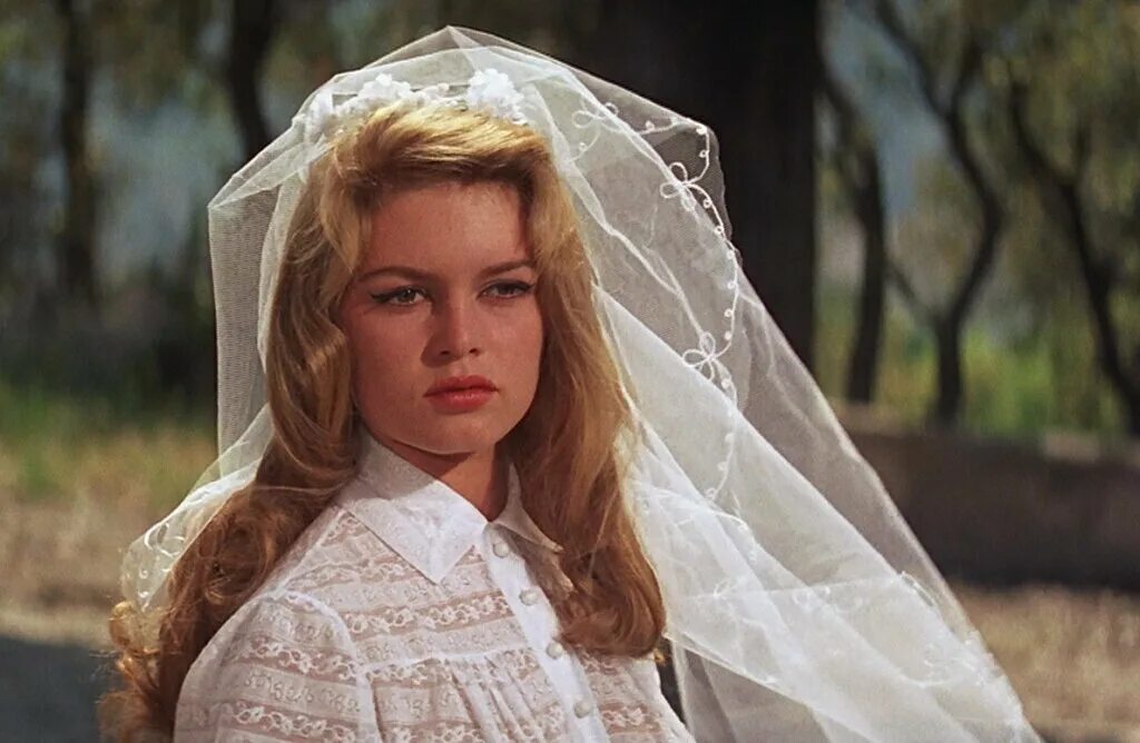 Бриджит бардо танцует. Брижит бардо 1956 бальмен. Брижит бардо и бог. Бриджит бардо в фильме и бог создал женщину. Брижит бардо 1956.