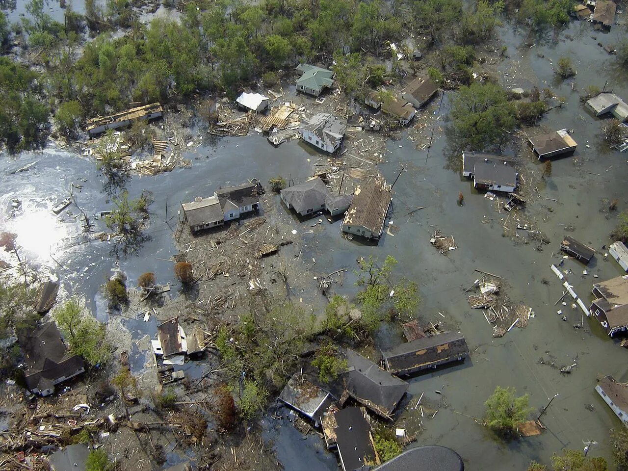 The hunt natural disaster. Ураган Катрина 2005. Ураган Катрина 2005 новый Орлеан. 2005 Год. Ураган "Катрина" в США. Ураган в Мексике Катрина.