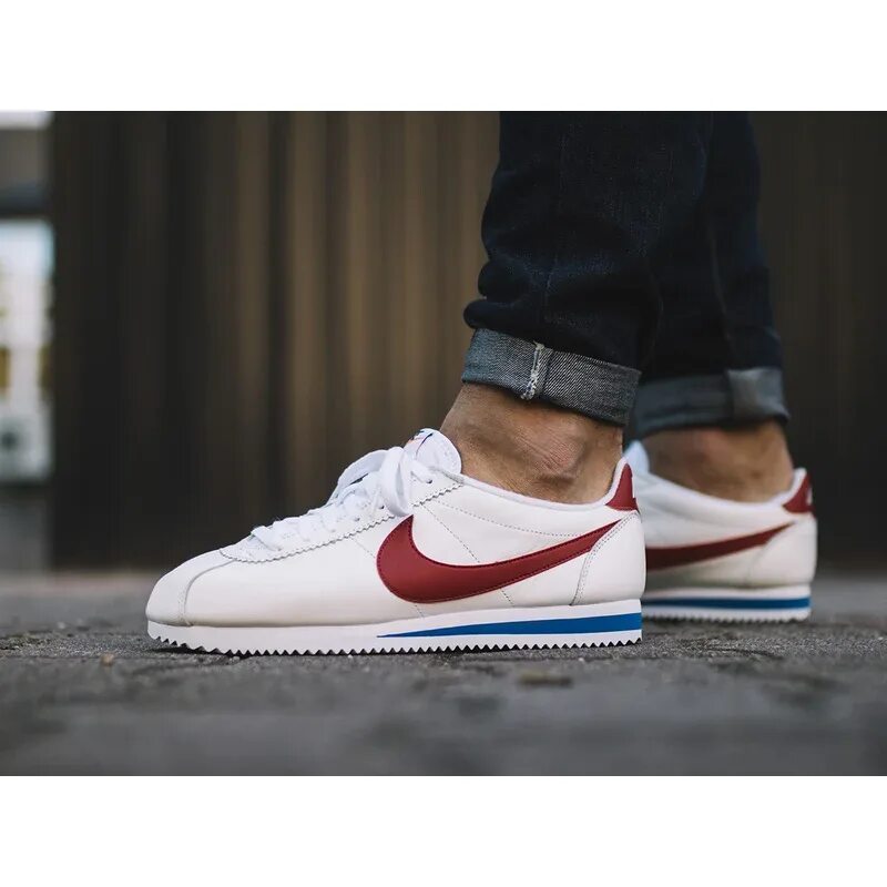 Классические найки. Nike Cortez Sneakers. Кроссовки Nike Classic Cortez. Nike Cortez Classic мужские. Nike Cortez мужские White Red.