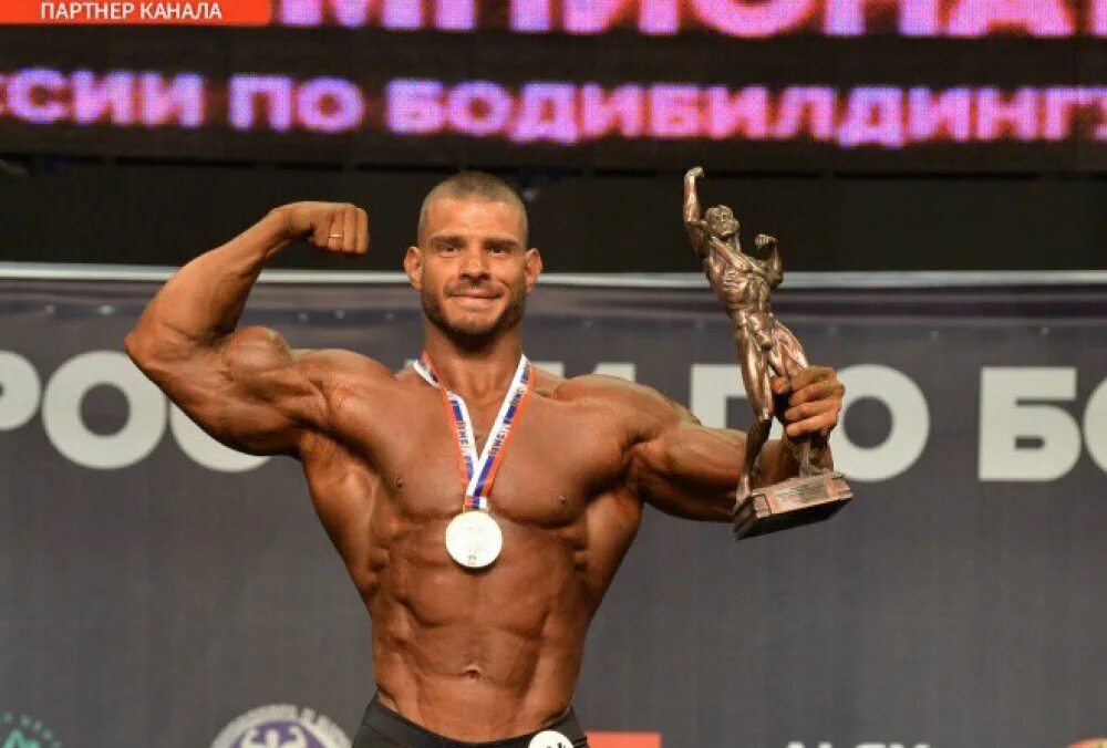 Абсолютный чемпион по бодибилдингу. Чемпион по бодибилдингу.