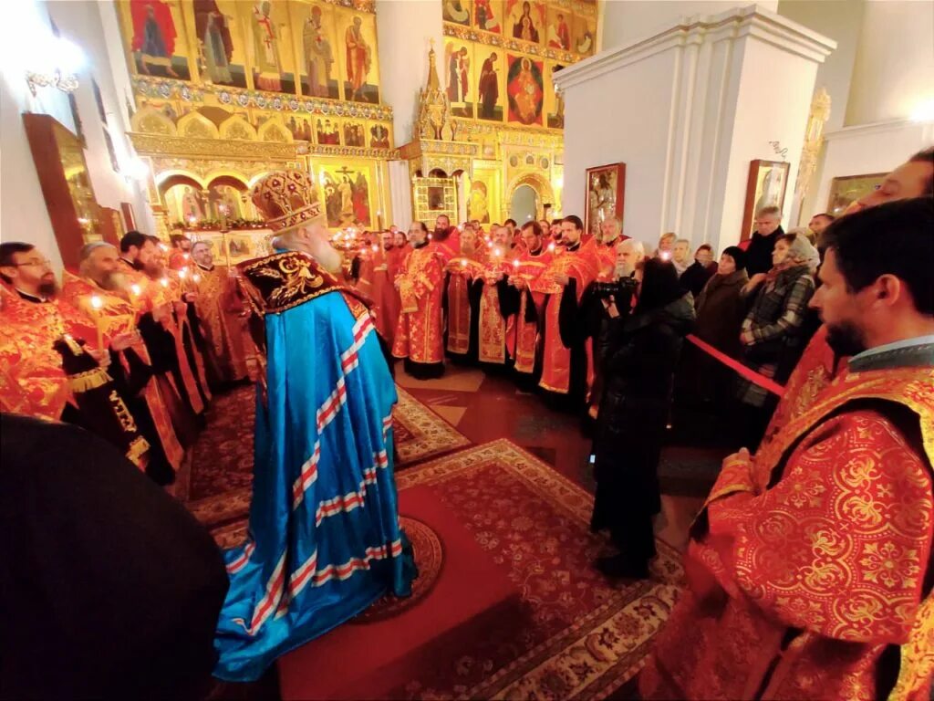 Православная служба утренняя. Епархия Ярославль. Ярославская митрополия. Ярославская епархия 2000-ые. Ярославль православный.