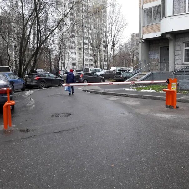 Как законно установить шлагбаум во дворе многоквартирного. Шлагбаум во дворе. шлагбаумы во дворах москвы. шлагбаум во дворе жилого дома. антивандальный шлагбаум во дворе мкд.