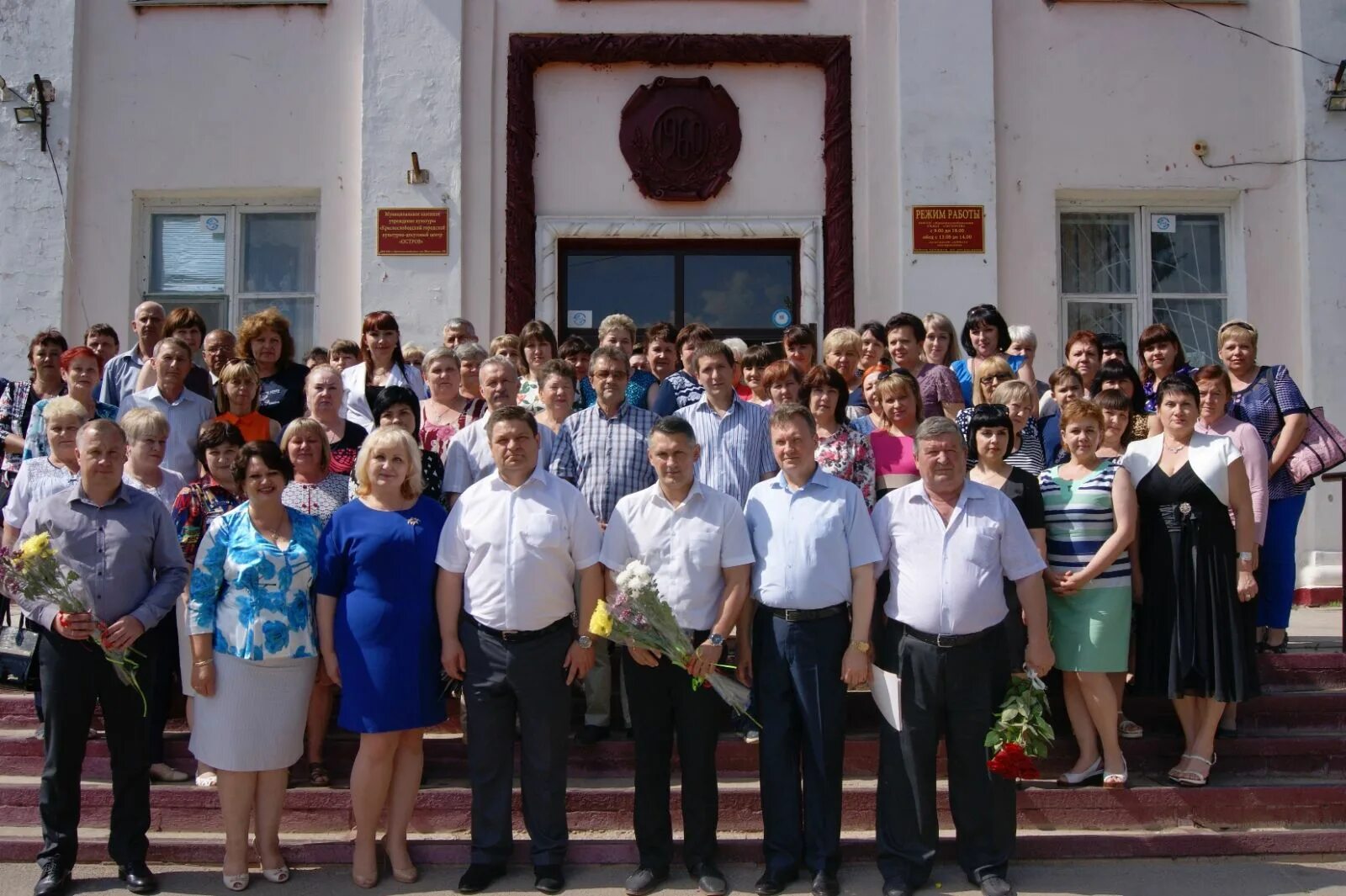 Среднеахтубинского муниципального района волгоградской области. Начальник Среднеахтубинского РОВД Волгоградской области. Администрация Среднеахтубинского района. Администрация Среднеахтубинского района Волгоградской области сайт. Глава Среднеахтубинского района.