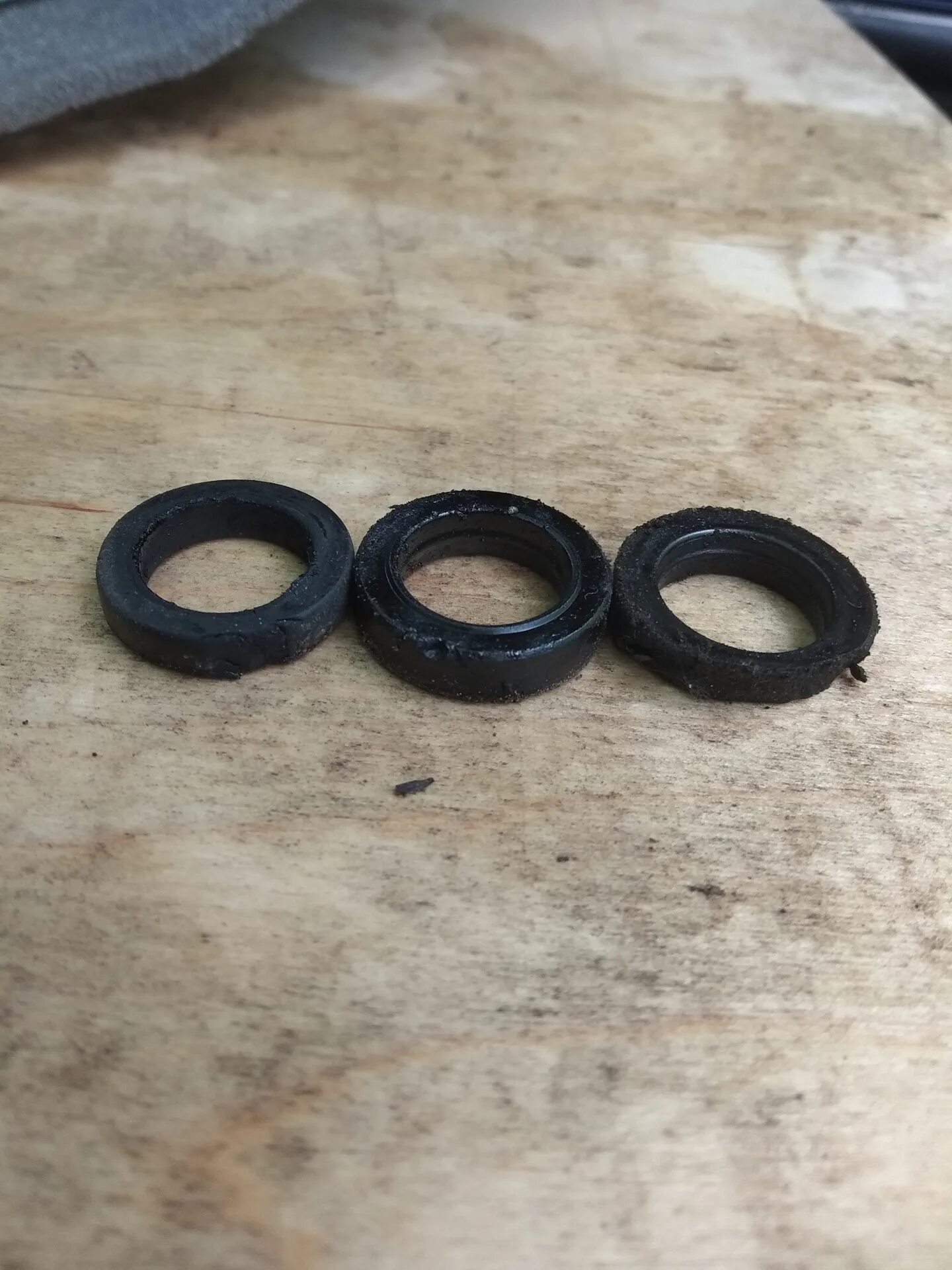 Уплотнительные резинки форсунок. Уплотнительное кольцо форсунки нексия 8кл нижнее. Уплотнительные резинки форсунок. Резинки форсунок м43. Кольцо уплотнительное форсунки toyota.