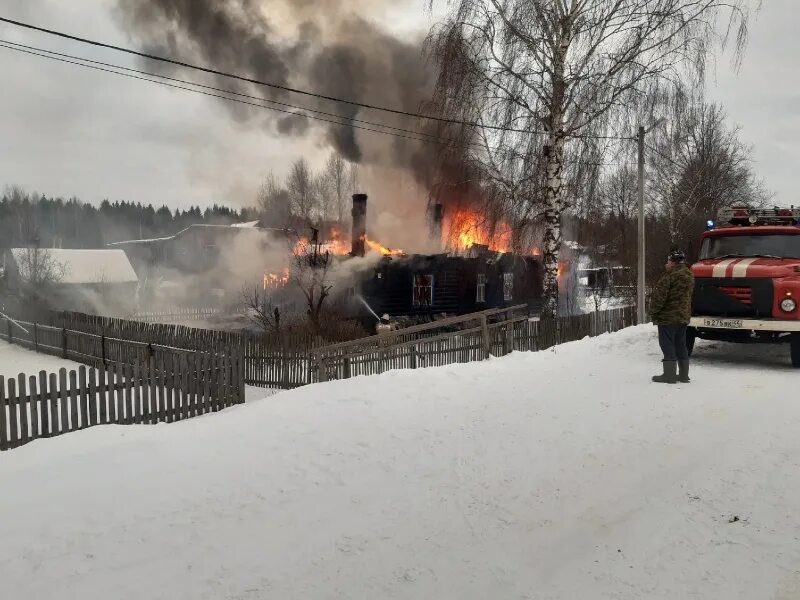 Чп кострома. Пожар в Островском районе Костромской области. Пожар за Костромской Кострома. Деревня Кустово пожар. Пожар в Парфеньево Костромской области 22.02.2022.