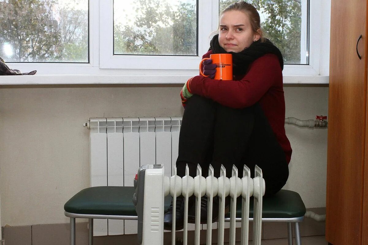 В каких районах нет отопления. Холодные батареи. холодные батареи в квартире. нет отопления. плохое отопление в квартире.