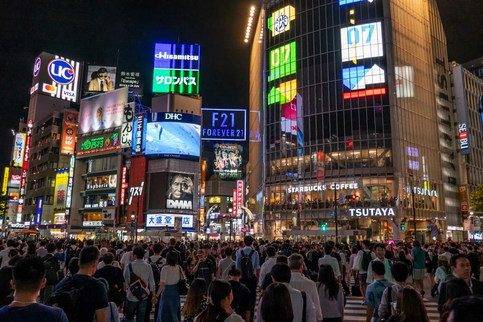 Lagerfeld tokyo shibuya. Сибуя Токио. Токио перекресток Сибуя. Япония Сибуя. Шибуя Токио 2005.