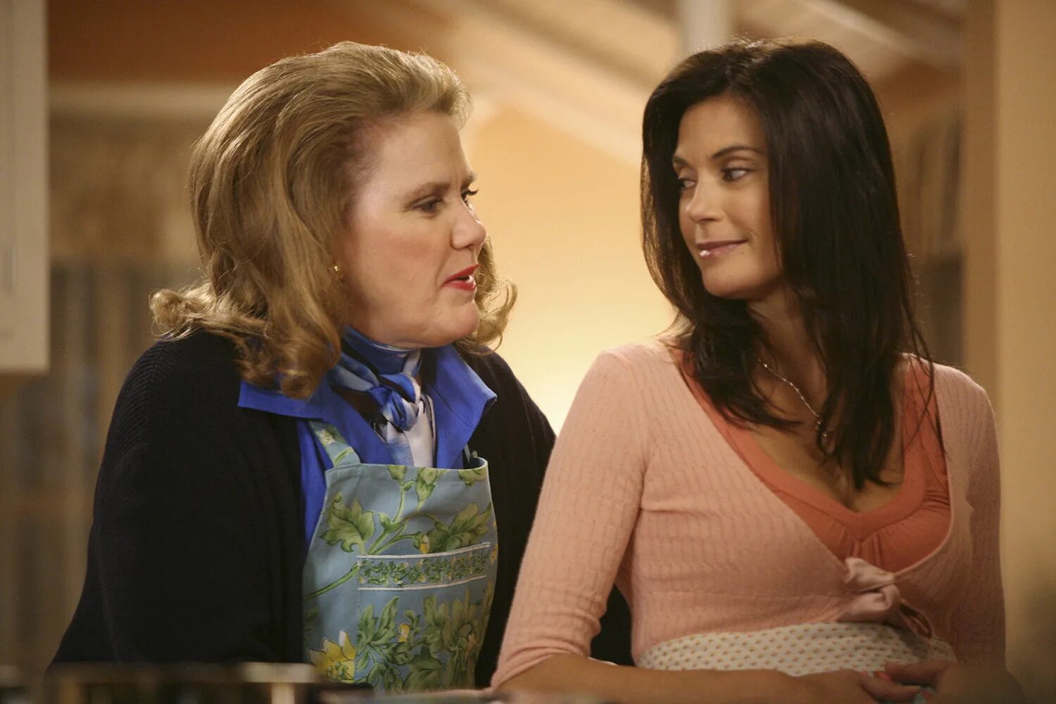 фильм параллельные миры 1996 с джули бенц. бес в ребро отчаянная домохозяйка. бес в ребро. фелисити хаффман отчаянные домохозяйки. бес в ребро сериал.