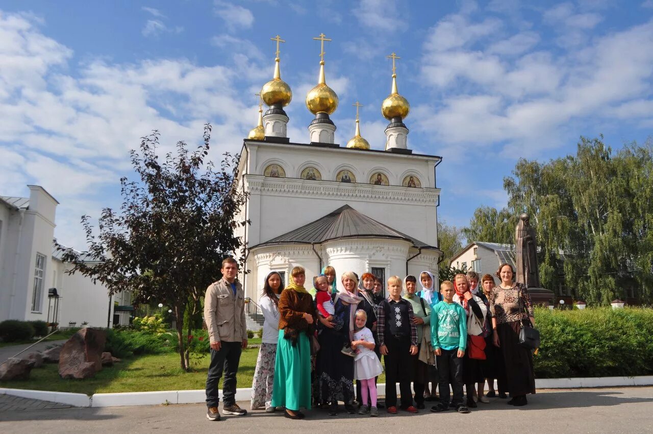 Дивеево сегодня в контакте. Приход храм воскресенье паломники в Дивеево. Муром паломники. Паломники в Дивеево.