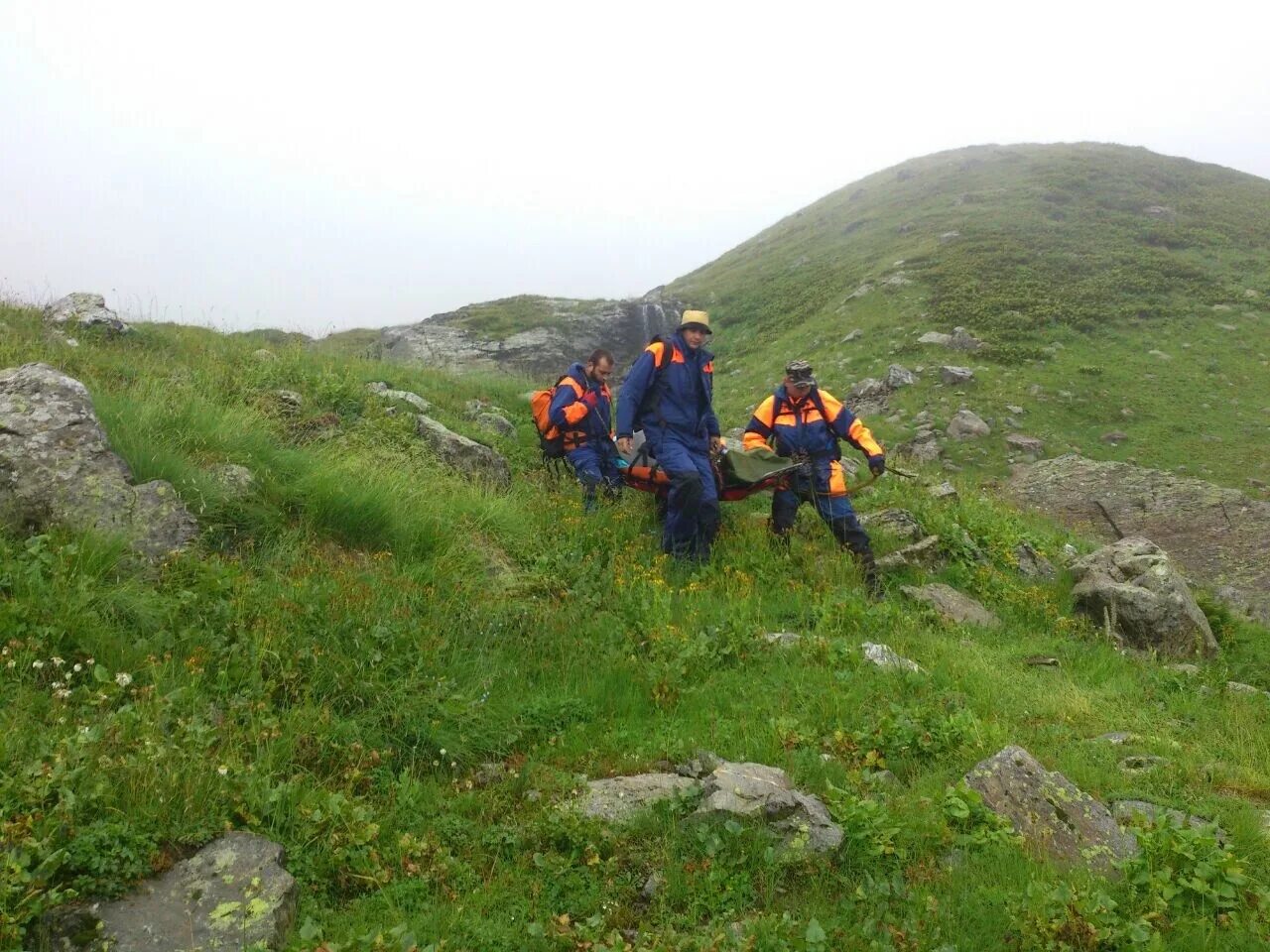 Обвал ледника в домбае. Убийство в кчр олега албегова. Раскопки нижний архыз. В карачаево черкесии нашли. Горы россии турист.