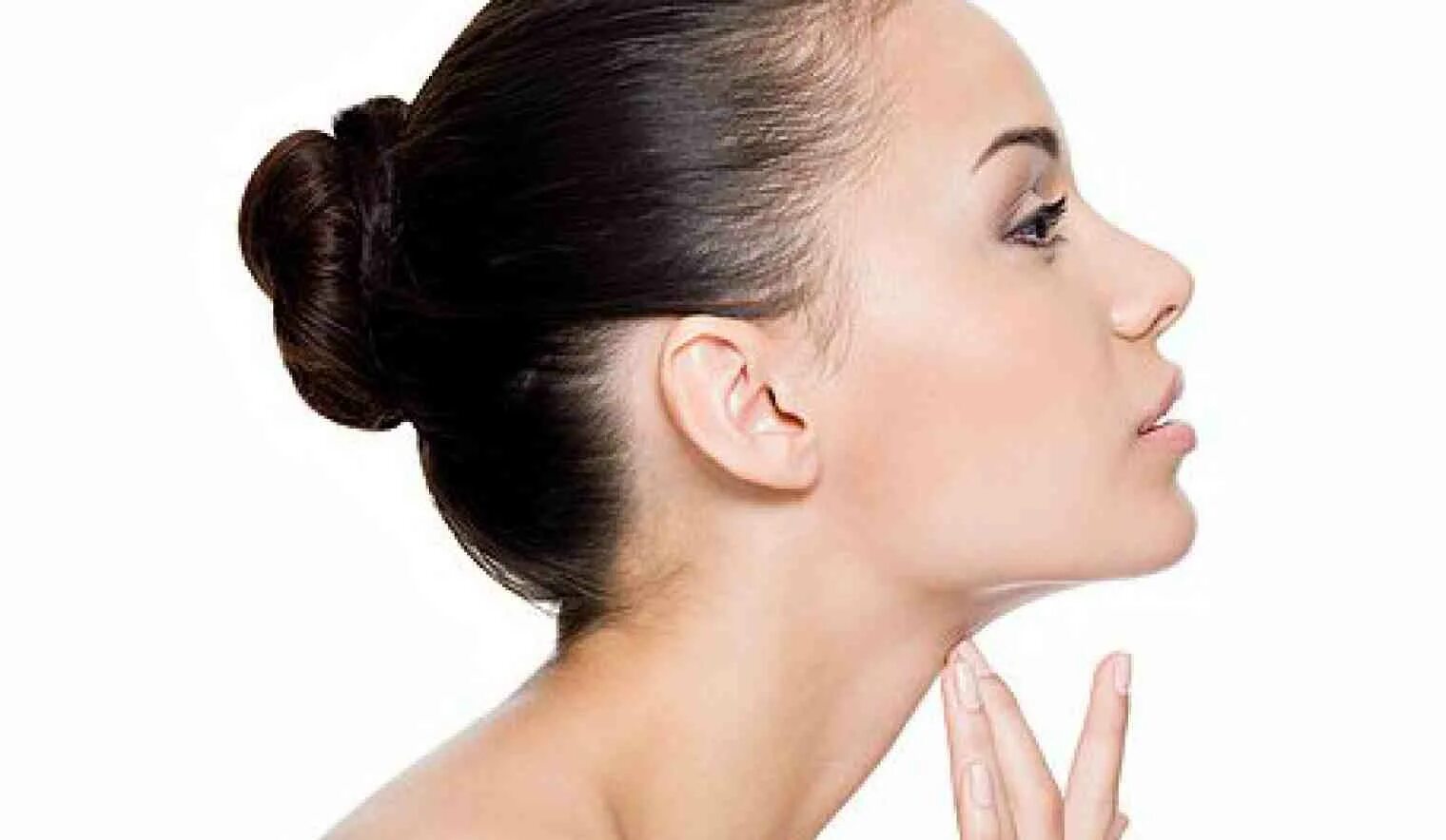 Лицо девушки в профиль. Подбородок сбоку. Идеальный нос. Лицо сбоку. Подбородок сбоку.