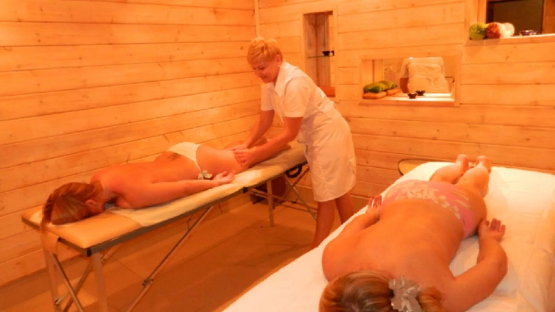 Массаж в бане. Расслабление в бане. Банные процедуры. Массаж в русской бане. Массажные процедуры в бане.