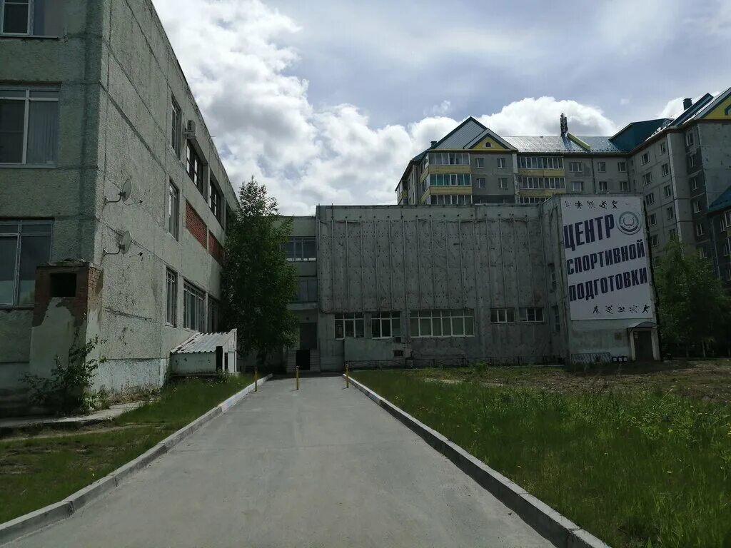 Школа 2 нягань. Гостиница радуга нягань. Маоу мо г. Бассейн дельфин нягань. Школа номер шесть нягань.
