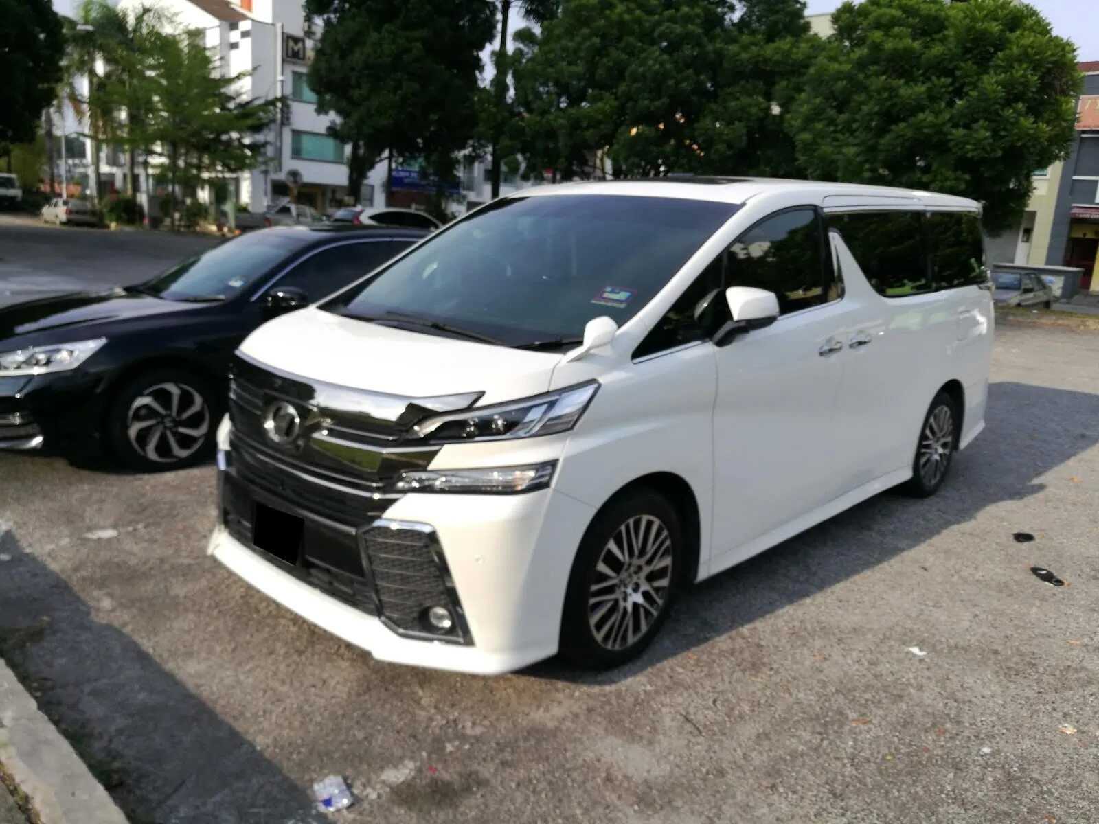 Чем отличается альфард от тойота веллфайр. Toyota Alphard Vellfire. Тойота альфард и Велфаер. Toyota Vellfire 2019. Тойота альфард 2019.