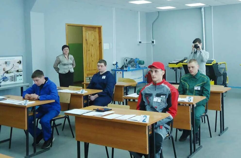 липецкий машиностроительный колледж власов. машиностроительный колледж липецк официальный сайт. машиностроительный колледж липецк. директор машиностроительного колледжа липецк. липецкий машиностроительный техникум.