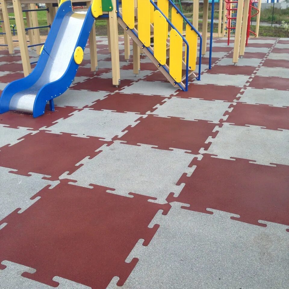 Площадка ковров. Площадка для сушки белья. Ковёр самолёт тамбов химчистка. Уличная бельевая сушилка. Спортивная площадка ск «планета».