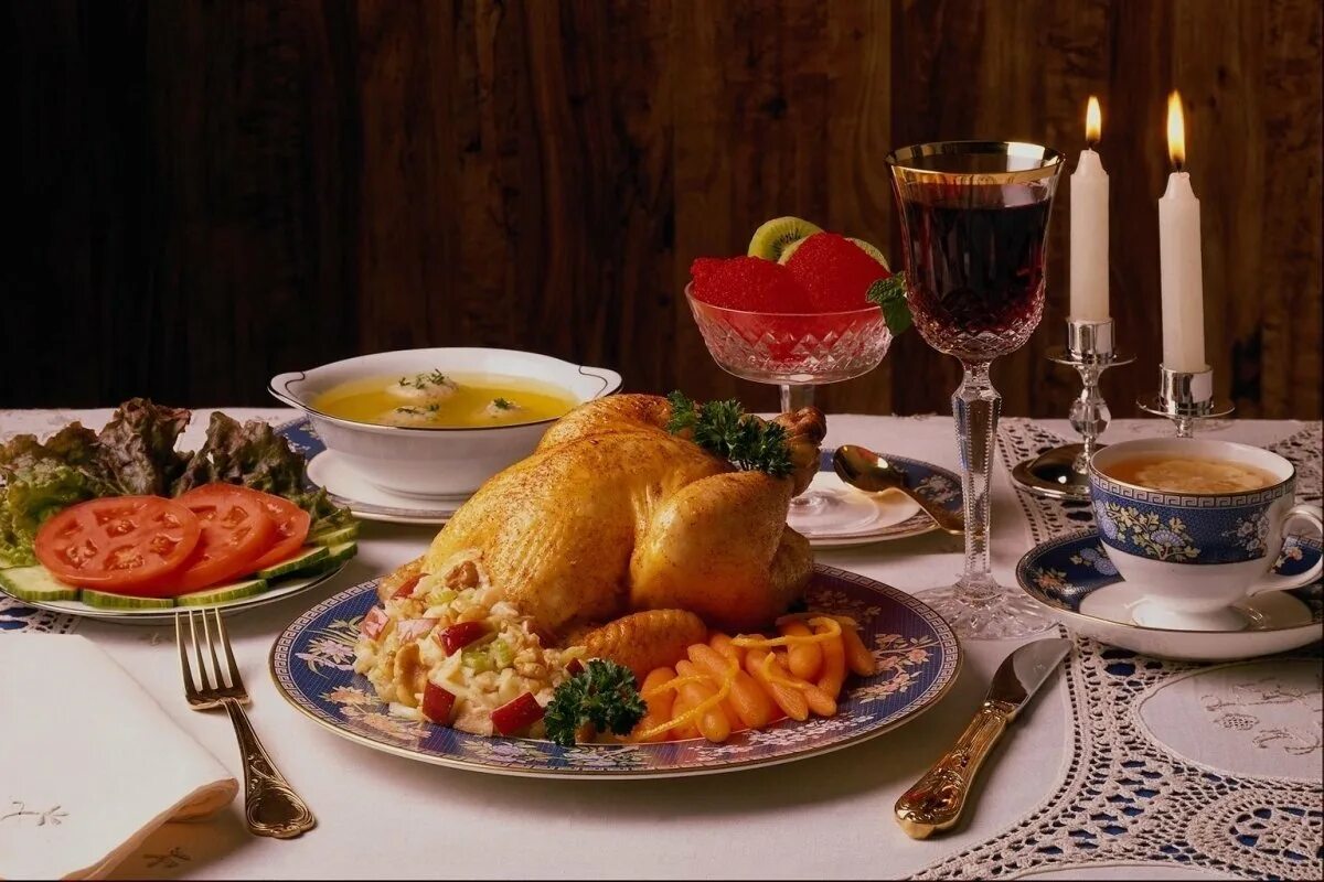 вкусный ужин. шикарный ужин. вкусный романтический обед. красивые блюда на стол. ужин на столе.