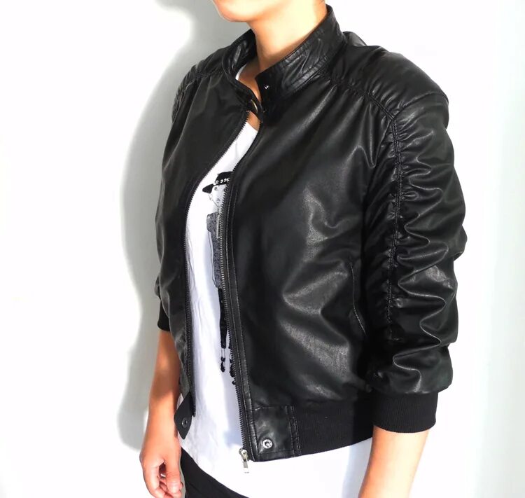 кожаная куртка из кусочков. куртка с кожаными рукавами. куртка с кожаными рукавами. кожаный рукав. кожаная куртка с замшевыми рукавами.