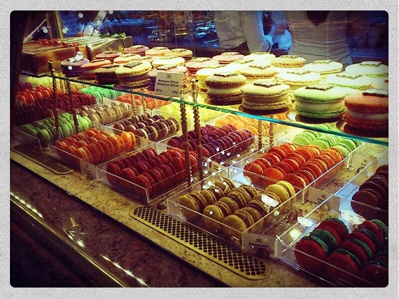 Магазин восточные сладости на невском проспекте в санкт-петербурге. Питерские сладости. Вкусные сувениры из питера. Продукты которые есть только в спб. Что можно есть в петербурге.