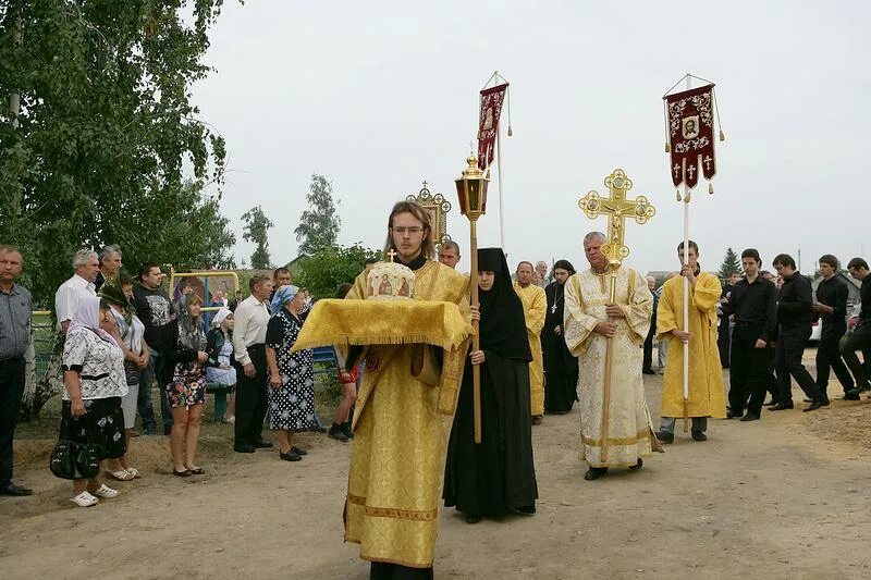 Погода малиновка ртищевский район саратовской области. Храм в с Малиновка Аркадакского района Саратовской области. Церковь в Малиновке Аркадакский район. Село Малиновка Саратовская область Церковь. Епископ Пахомий брусков.