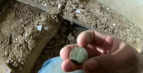 Под полом находил