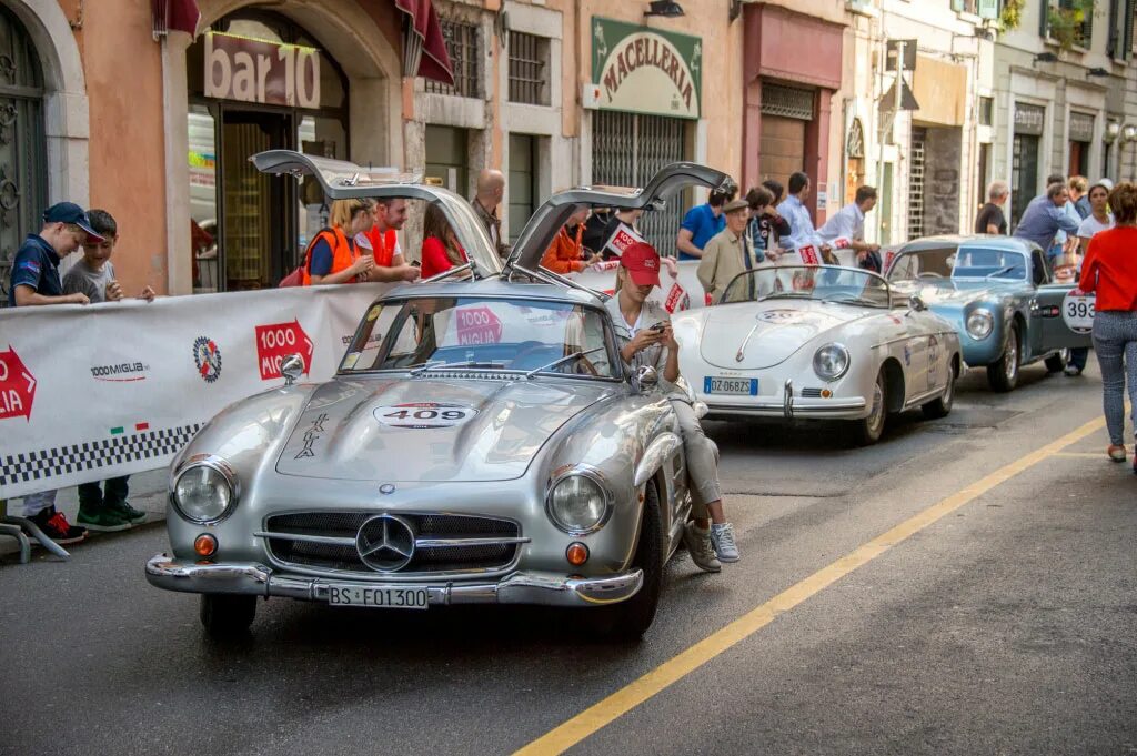 Mille miglia гонка. Альфонсо де портаго авария. Гонка милле милья 1957. Гонка милле милья 1957. Porsche 695 1957.