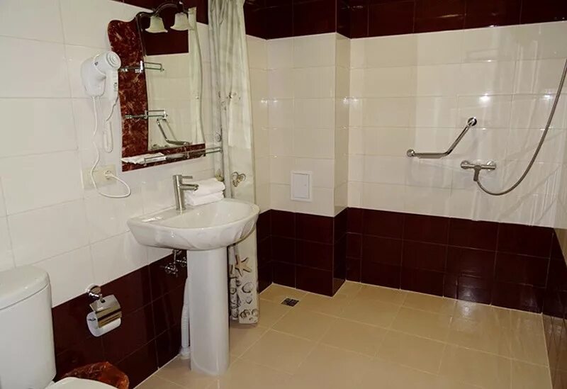 Comfort (комфорт) 4* сухум. Comfort ул чачба 79 сухум. Отель comfort сухум. Отель комфорт сухум. Сухум улица чачба 77.