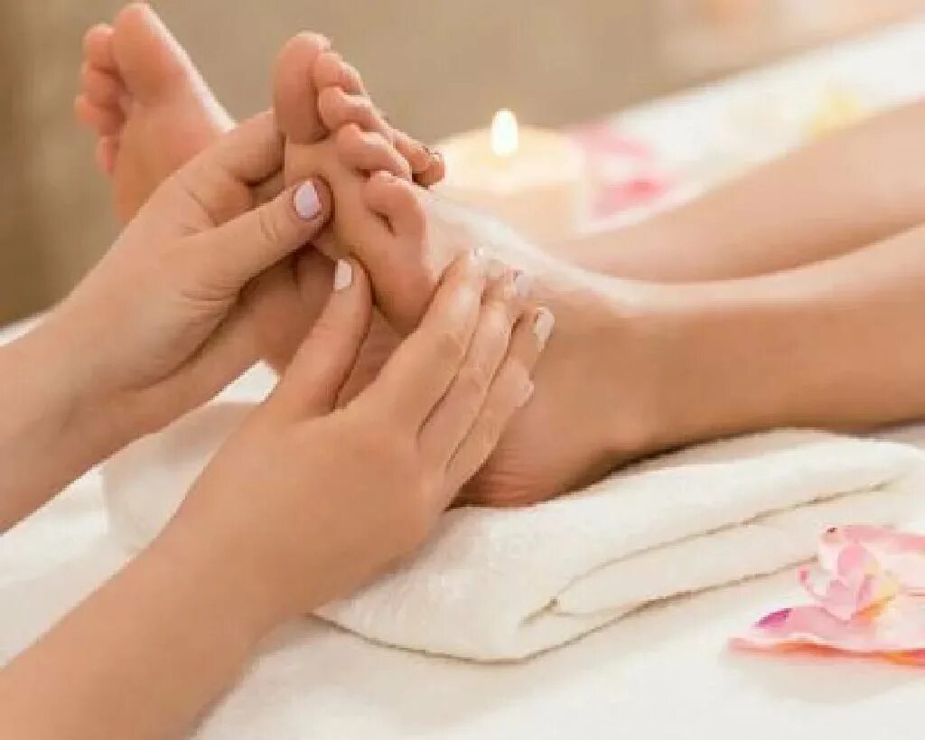 Massage ноги. Массаж ног. Массаж стопы. Тайский массаж ног. Массаж стоп польза.