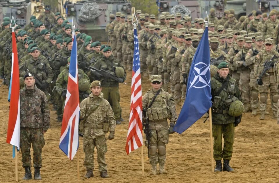 Какая страна без армии. Армия НАТО НАТО. NATO армия. Объединенные вооруженные силы НАТО. Армия США И НАТО.