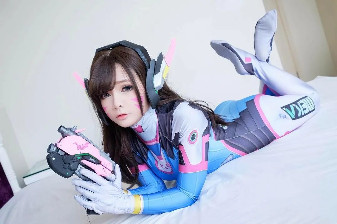 Cosplay joi. Dva Overwatch косплей. Косплей d. va Мими. Девушки в костюме dva. Косплей 2022.