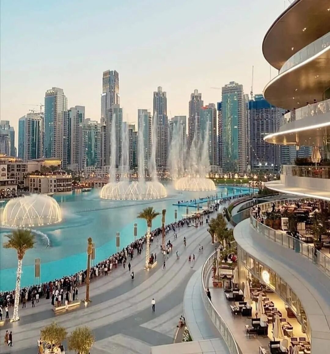 Дубайские видео. Фонтан Дубай. Молл Эмиратов в Дубае. Поющие фонтаны Бурдж Халифа. Дубай Молл 2023.