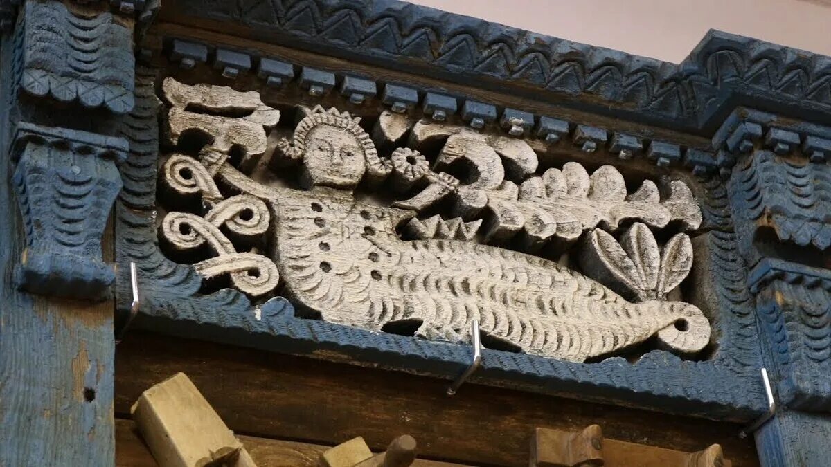 Фараонки. Фараонки в славянской мифологии. домовая резьба фараонка. нижегородская глухая домовая корабельная бáрочная резьба по дереву. нижегородская домовая резьба русалки.