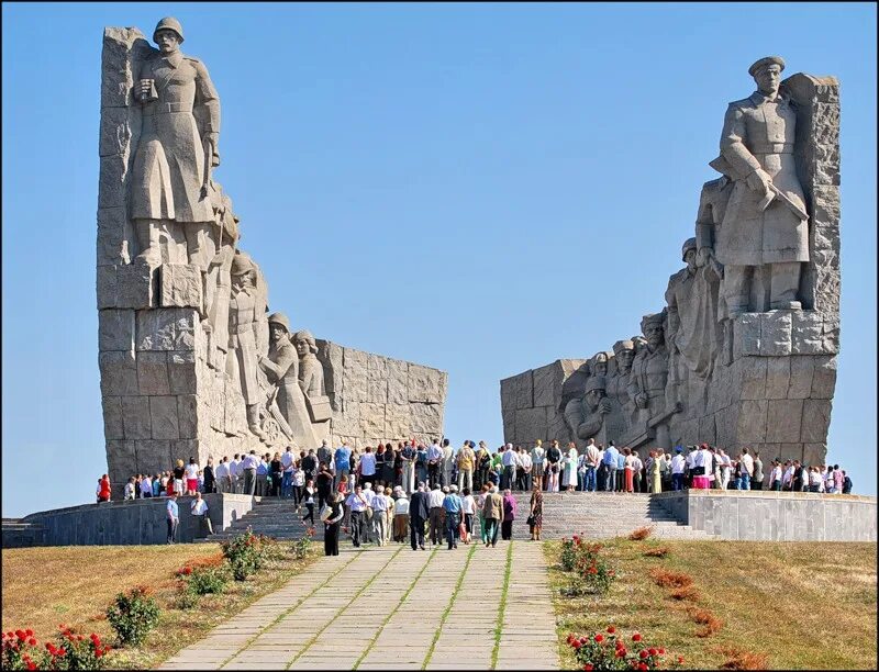 Самбек сегодня. Мемориал самбекские высоты таганрог. таганрог самбекские высоты музей. самбек ростовская область музей. памятник самбекские высоты таганрог.