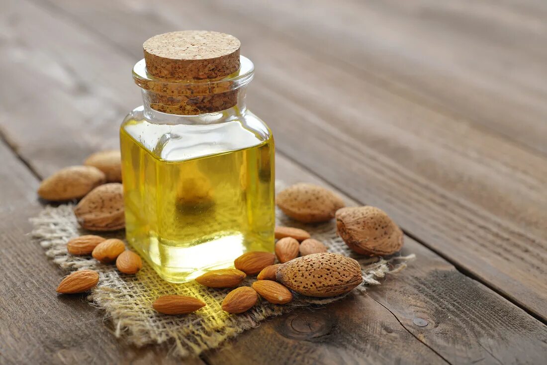 Миндальное масло от морщин. Алмонд масло. Sweet Almond Oil. Миндальное масло. Миндальное масло холодного отжима.