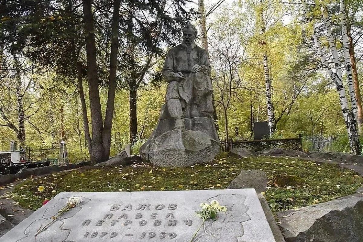 Ивановское кладбище Екатеринбург Бажов. Могила Бажову в Екатеринбурге. Ивановское кладбище Екатеринбург могила Бажова. Где находится бажова