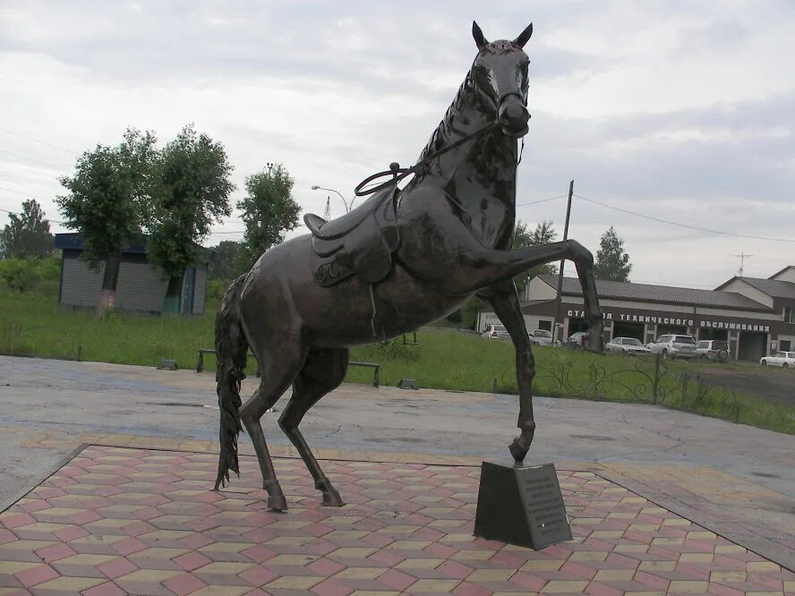 Памятник лошадям в воде в москве. Открытие памятника кони. Открытие памятника кони. Памятник лошадям на поклонной горе. Уфа конь памятник.
