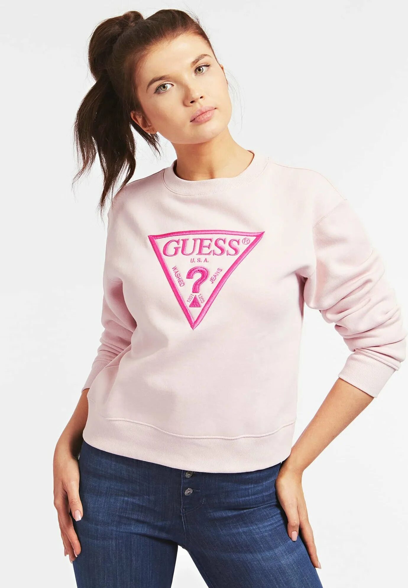 Треугольная кофта. Guess толстовка треугольный логотип. Розовая толстовка guess. Свитшот guess женский. Толстовка Гесс розовая.