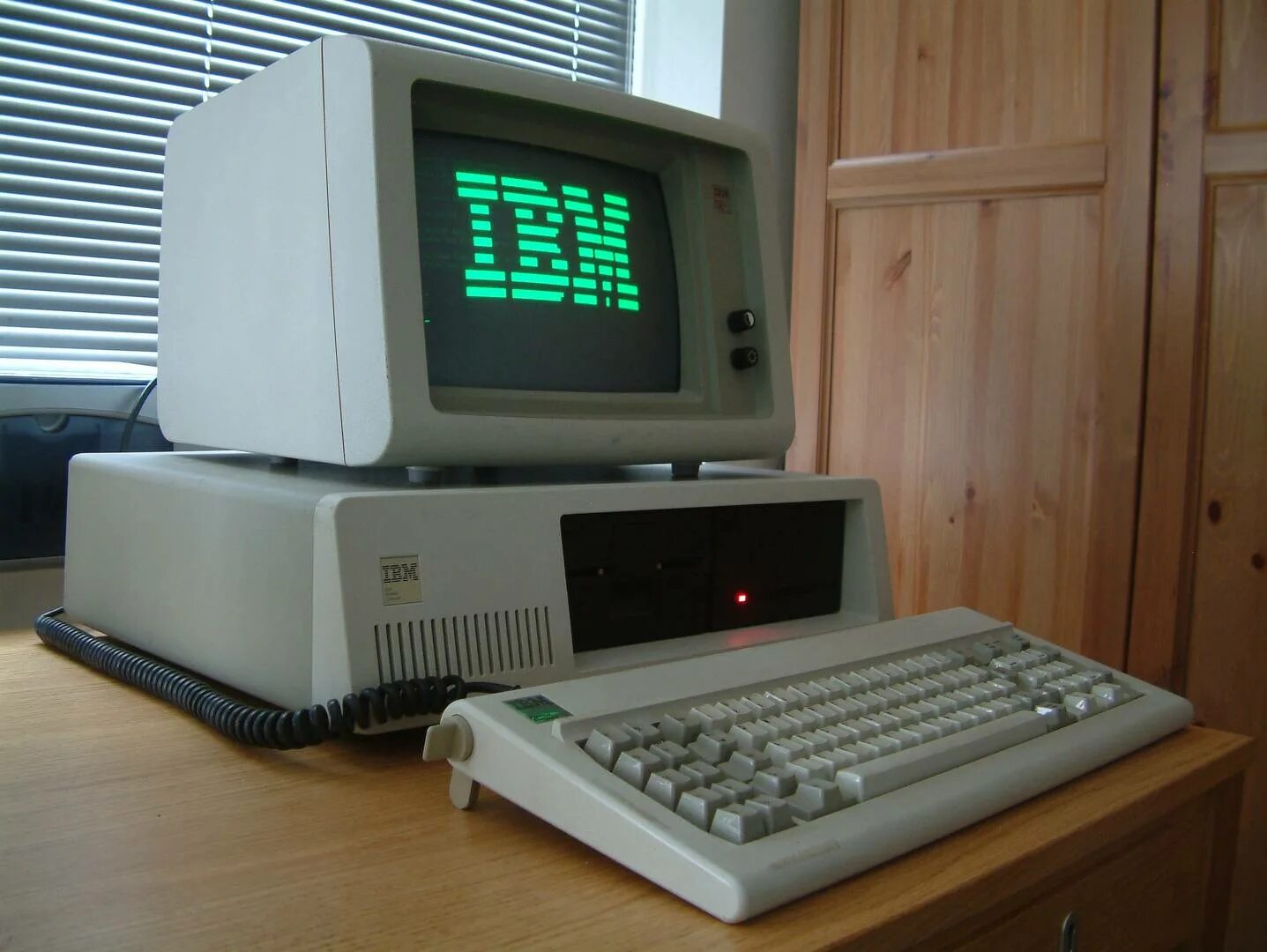 Компьютер ibm xt 8086. Ibm pc xt 5150. Bm pc. Ibm pc 5150. Bm pc.