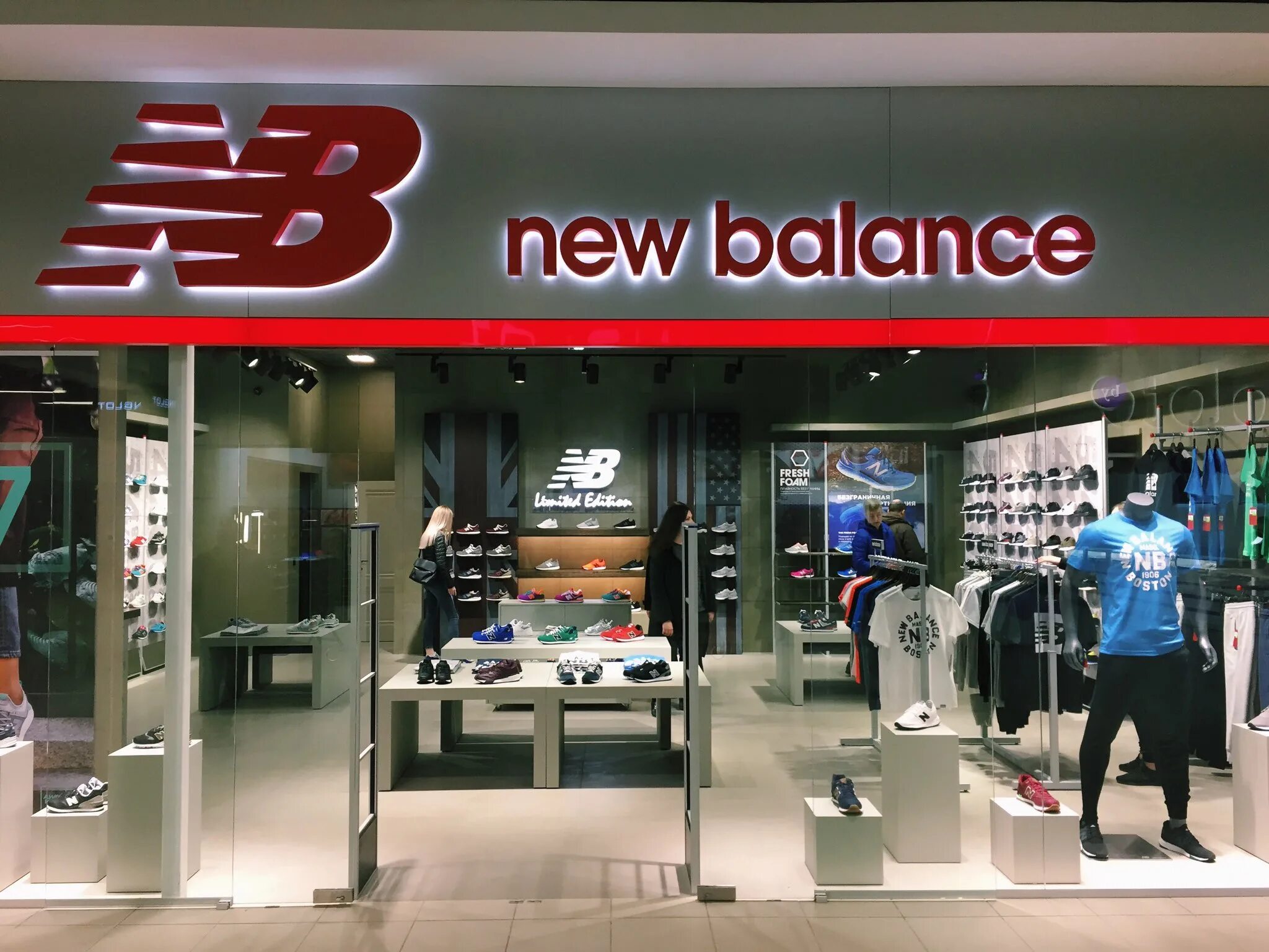 Магазин NB. Balance магазин. New Balance фото магазинов. Нью бэланс магазин.