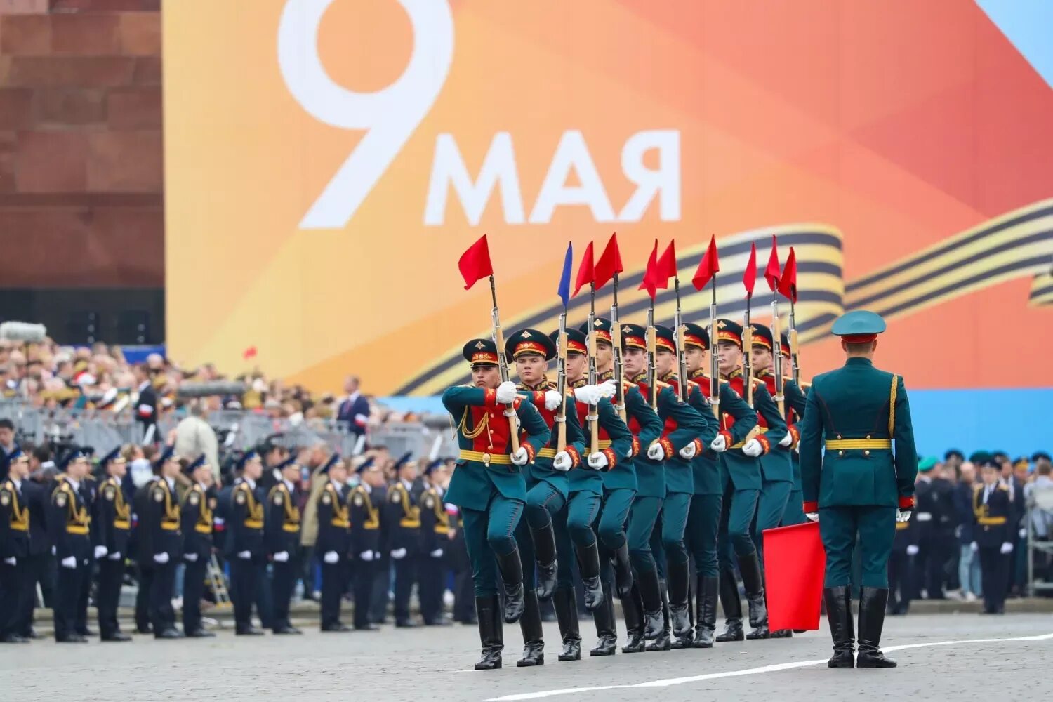 9 мая в москве 2024 год. Парад 9 мая. День Победы парад. Парад 9 мая Москва. Праздничный парад Победы.