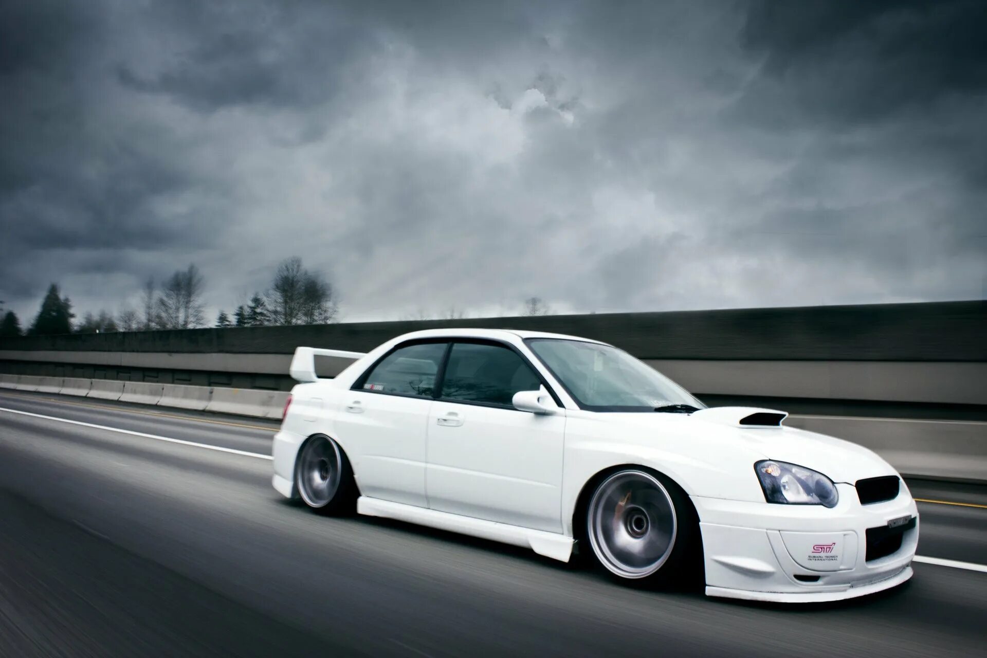 Субару белая. Subaru impreza wrx sti белая. subaru wrx sti белая. субару импреза wrx sti белая. субару импреза белая.