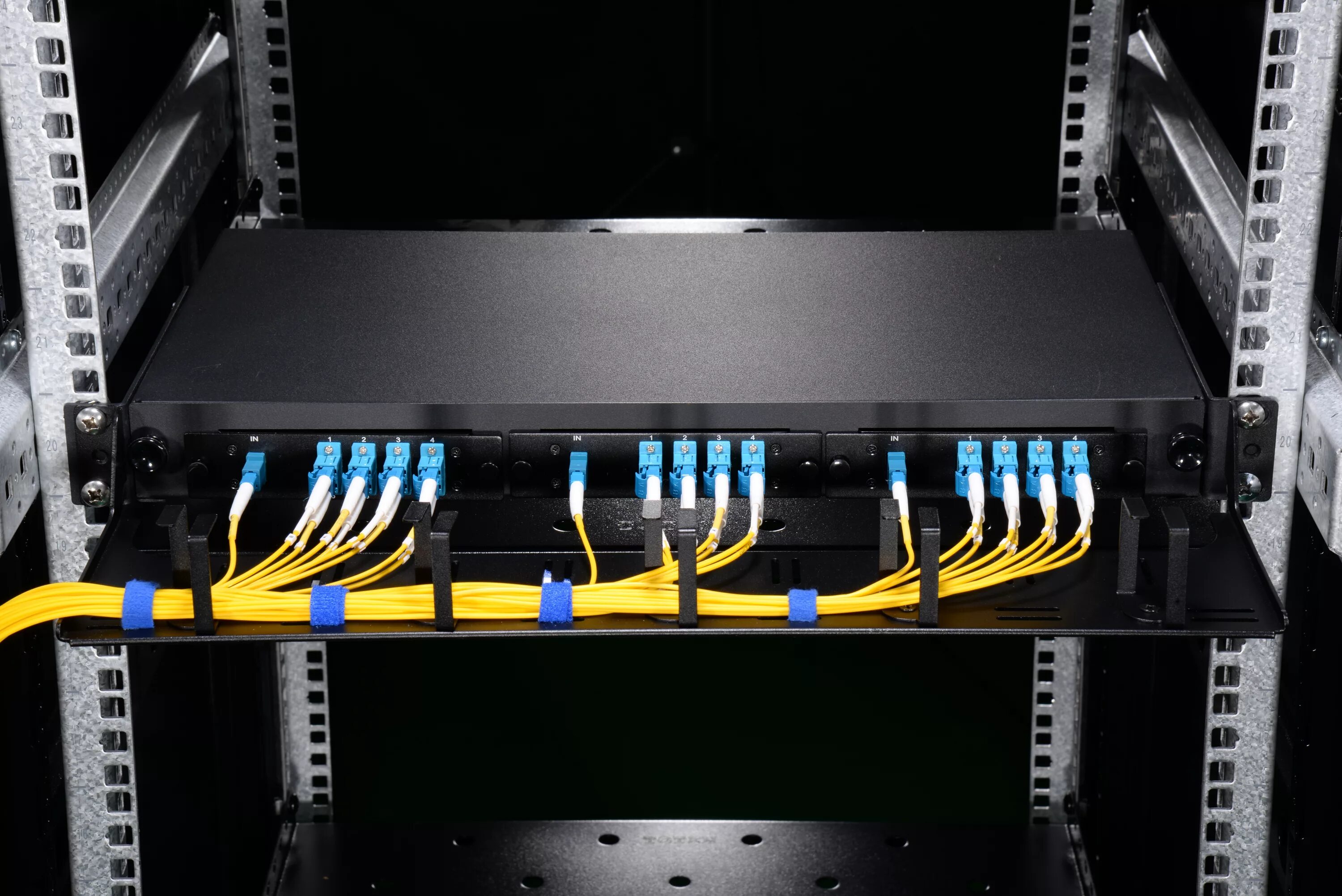 Mount патч. Patch panel rack mount. кабель менеджмент. красивый кабель менеджмент в пк. идеальный кабель менеджмент серверной.