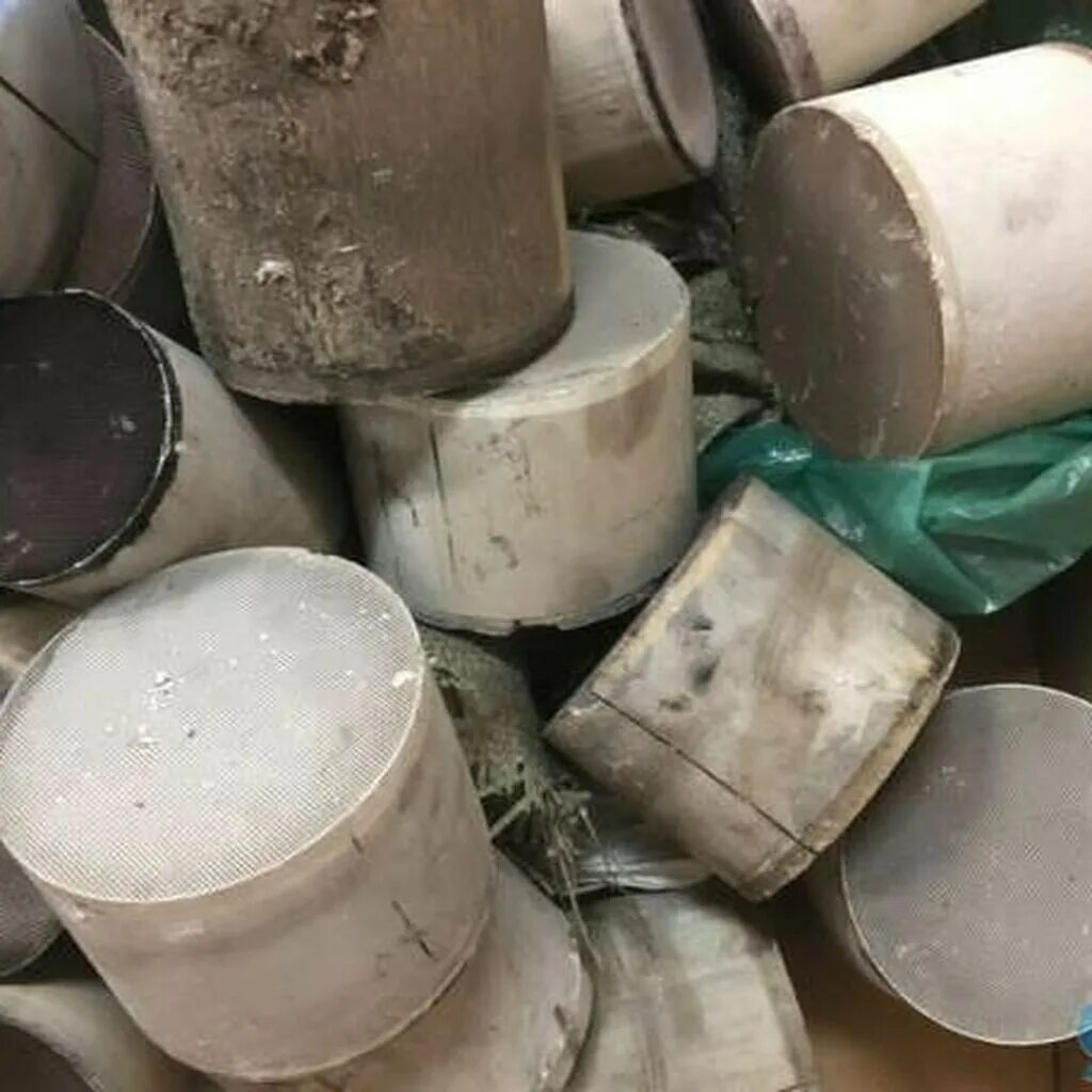 Металлический катализатор. Металлические и керамические катализаторы в промышленности. Катализаторы риформинга рб 35. Продам катализатор б у. Катализаторы металлические керамические и металлические.