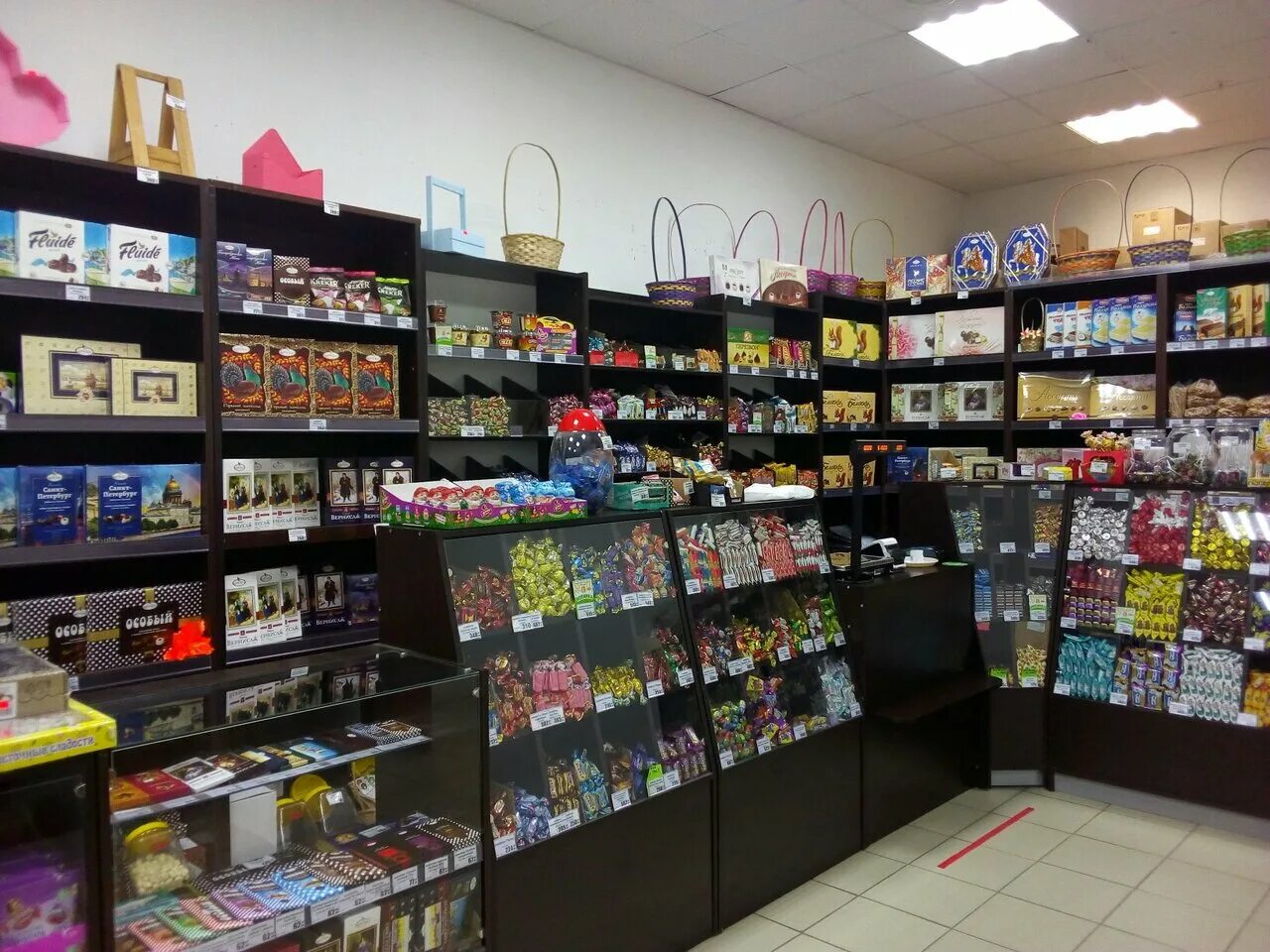 Магазин одежды кириши. Кириши героев 11 тц. Ул. Магазины одежды в казани. Магазин одежды кириши.