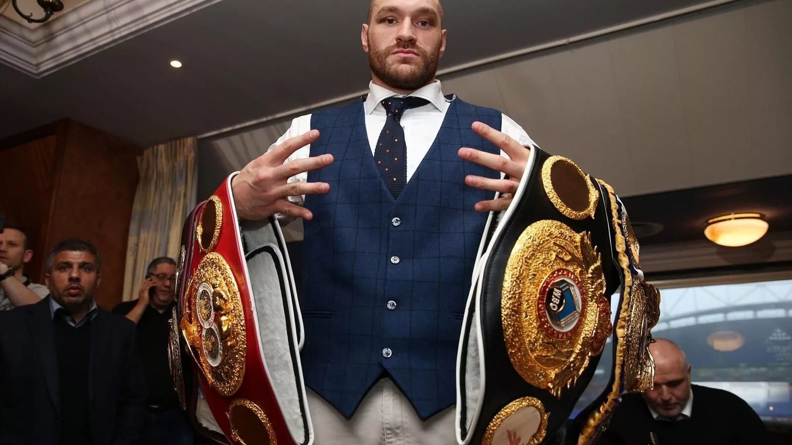 Tyson fury. Тайсон фьюри пояса. Тайсон фьюри пояса. Тайсон фьюри. Тайсон фьюри.