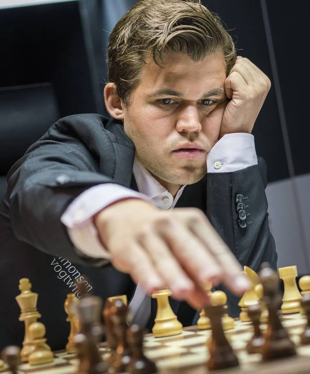 Самые лучшие шахматисты в истории. Магнус Карлсен. Магнус Карлсен шахматист. Магнус Карлсен шахматы.